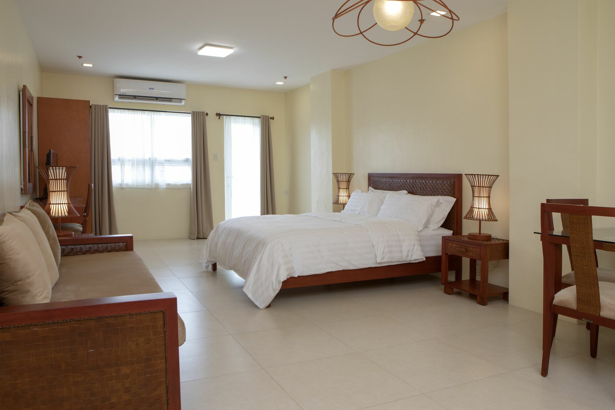 Hotel Merlo Makati City Dış mekan fotoğraf