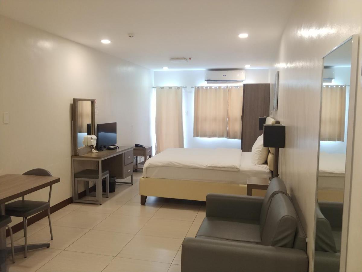 Hotel Merlo Makati City Dış mekan fotoğraf