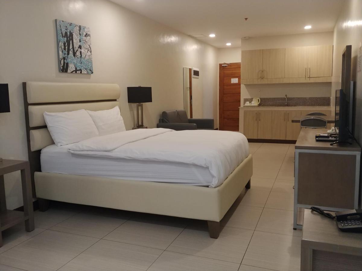 Hotel Merlo Makati City Dış mekan fotoğraf